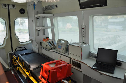 共和县救护车内部